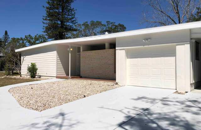 Retro 2-bed/2-bath Sarasota Home For Rent photos photos