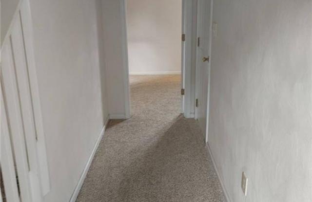 1517 Parks Avenue Gallery 2