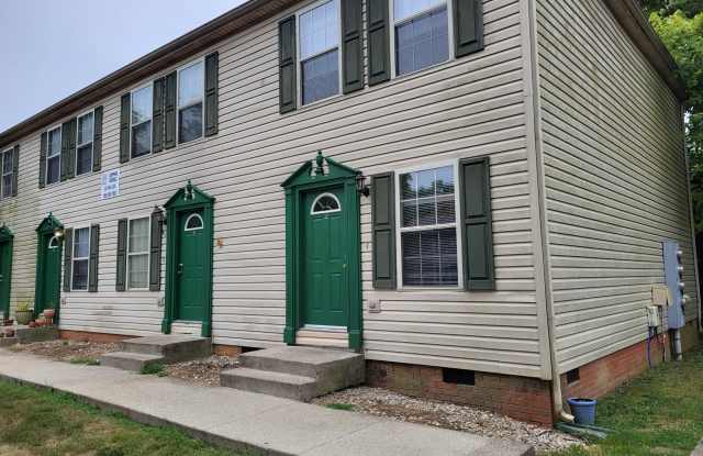 102 Kayla Drive - 29 photos photos