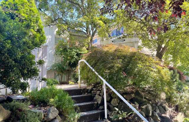 Lake Union View Condo - 2432 Dexter Avenue North, Seattle, WA 98109