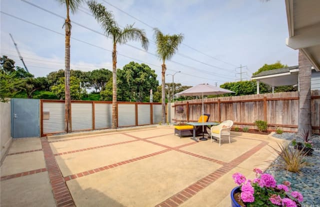 554 Rosecrans Avenue - 554 Rosecrans Ave, Manhattan Beach, CA 90266