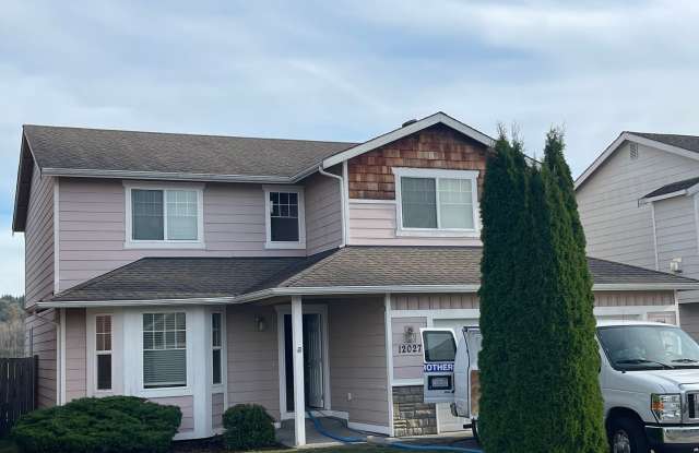 Large Marysville 2-story - 12027 58th Drive Northeast, Marysville, WA 98271