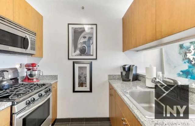 451 West 37th Street Gallery 2