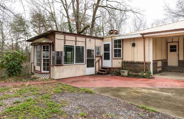 Hidden Calera Oasis — Private, Peaceful & Full of Charm Gallery 3