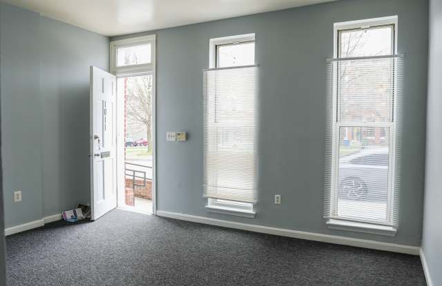 1011 N Broadway Gallery 4