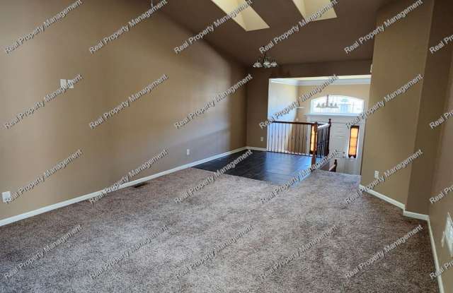 Four Bedroom Winfield Townhome Gallery 3