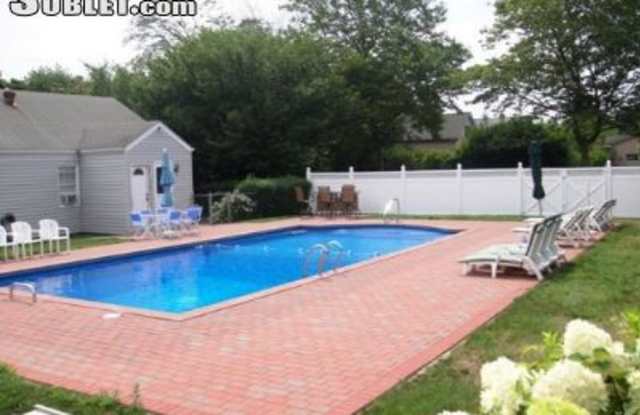 57 Dale St - 57 Dale Street, Southampton, NY 11968