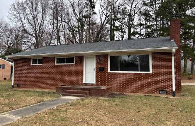 4 bed, 2 bath brick home located in Asheboro - 1133 Oakdale Drive, Randolph County, NC 27205