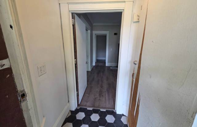 Charming 5 Bed Property at Prime Location Gallery 4