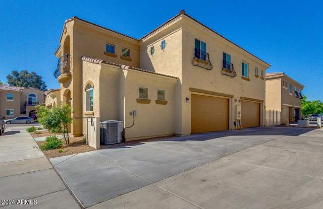 1367 S COUNTRY CLUB Drive Gallery 3