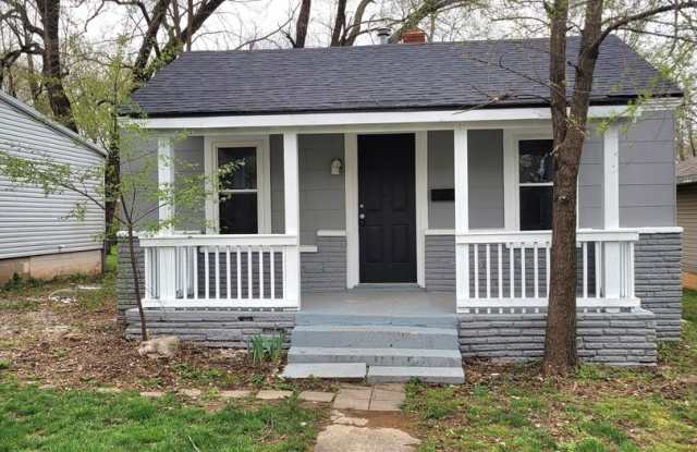Recently Renovated 2 Bedroom 1 Bath Home! - 917 South Nettleton Avenue, Springfield, MO 65806