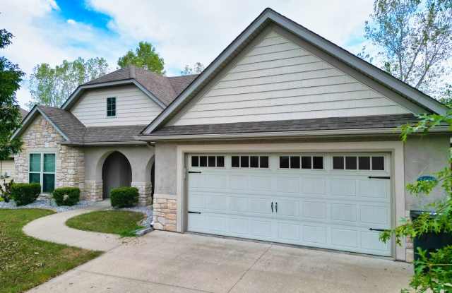 Marvelous 3 Bedroom House In Mill Creek Manor! photos photos