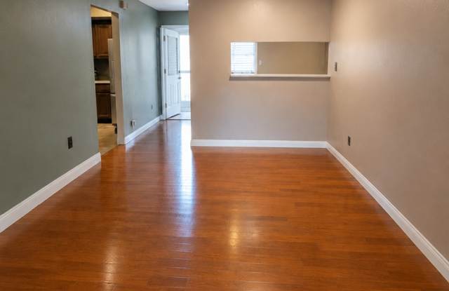 Pet-Friendly Ground Floor 2-Bedroom Home with New Appliances & Garden Space photos photos