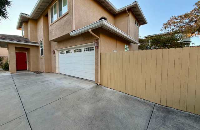 Beautiful 3 Bedroomc 2.5 Bathroom Single Family Home NOW Gallery 4