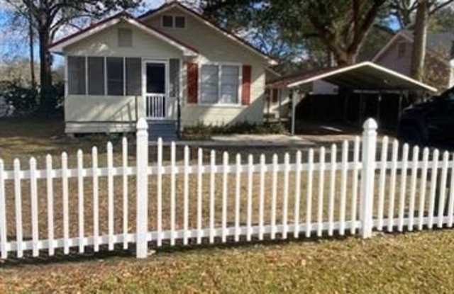 190 N 4TH Street - 190 North 4th Street, Ponchatoula, LA 70454
