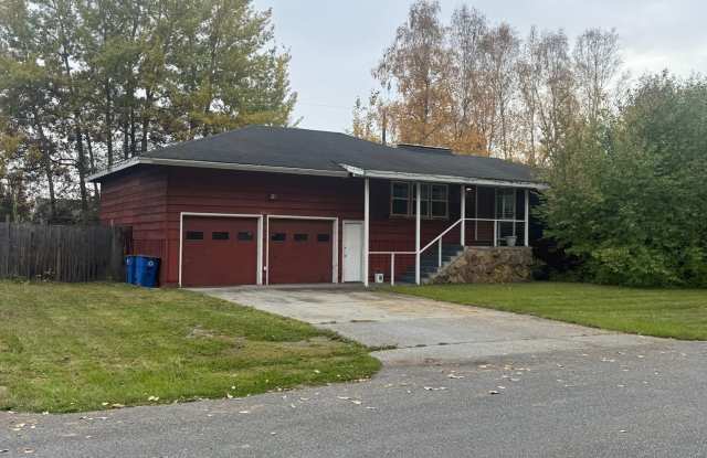 Large 4 bedroom 4 bath 2 Car Garage in middle of Fairbanks, Short term rental. photos photos