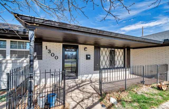 1300 Bonham Ave - 1300 Bonham Avenue, Odessa, TX 79761