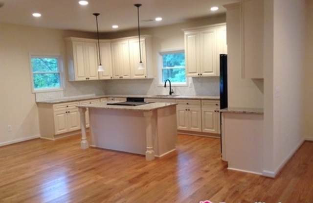 3597 Lakeshore Drive South West Gallery 4