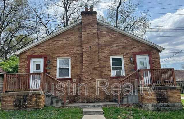 8840 Graceland Ave - 8840 Graceland Avenue, Sycamore Hills, MO 63114