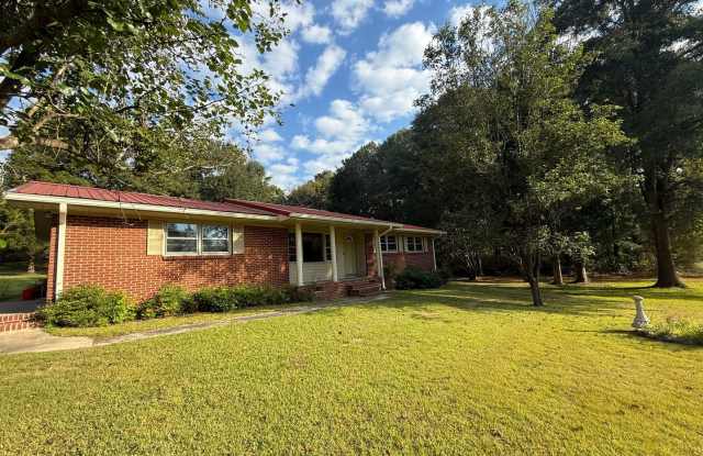 3 Bedroom, 2 Bathroom- House in Coosa! Gallery 1