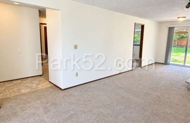3 Bedroom Puyallup Duplex with 1 Car Garage! More Photos Coming Soon! Gallery 4