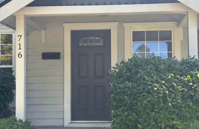 Cute Updated Home in Newberg photos photos