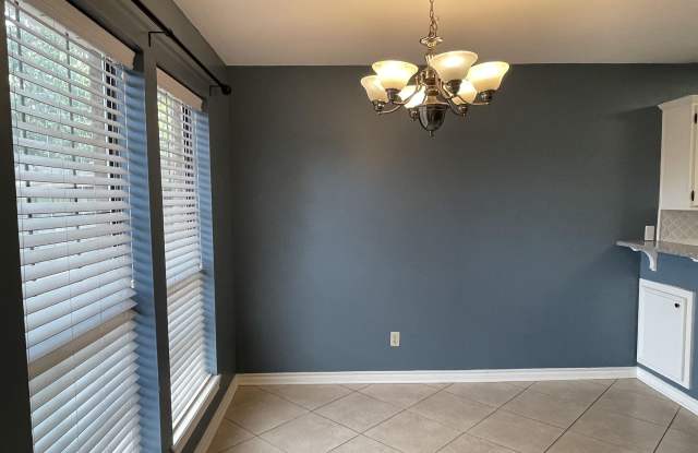 953 Creekside Gallery 4