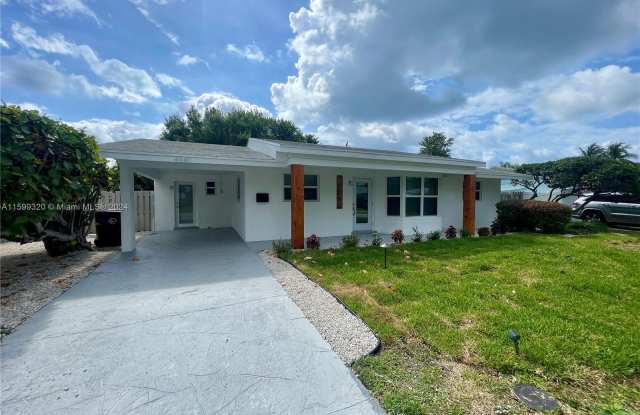 4940 NE 22nd Ave - 4940 Northeast 22nd Avenue, Lighthouse Point, FL 33064