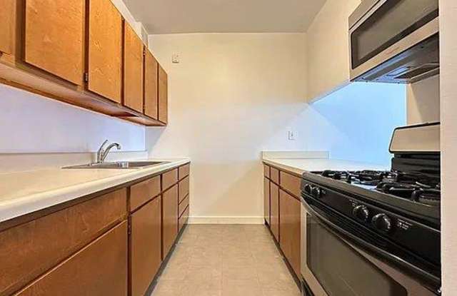 1795 Lexington Avenue Gallery 4