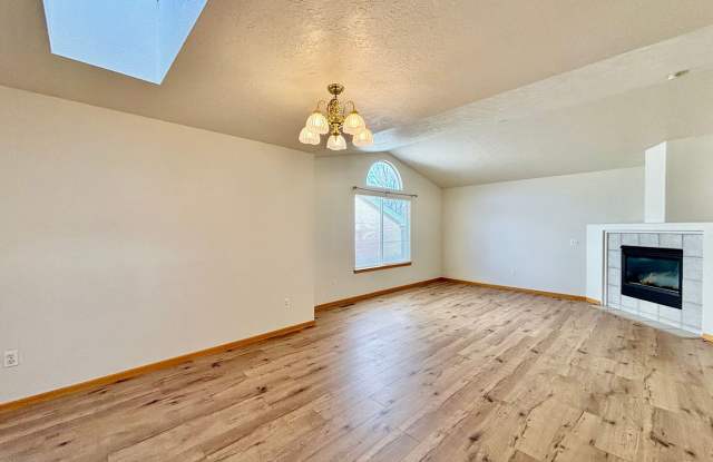 Great 2-Bedroom Home in Loveland! Gallery 4
