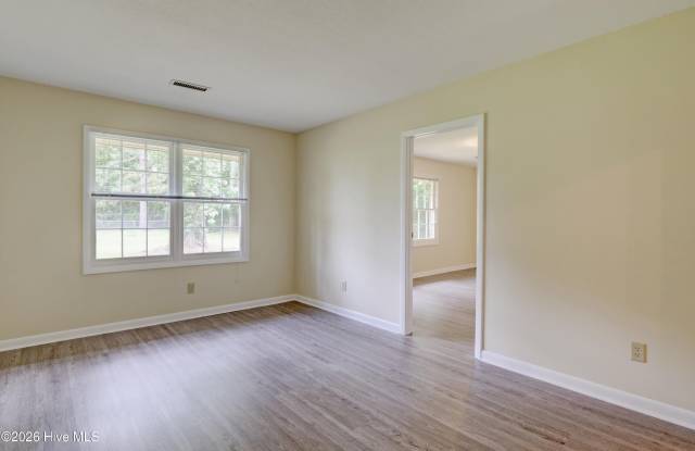 4010 Lake Avenue Gallery 4