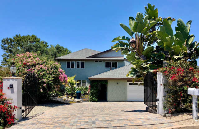 Exceptional Oceanside Retreat with Ocean Views, Resort-Style Outdoor Living & Spacious Interior Gallery 1