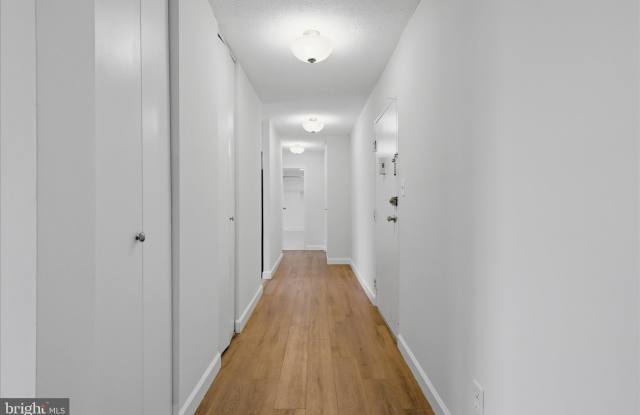 1301 S ARLINGTON RIDGE Road Gallery 4