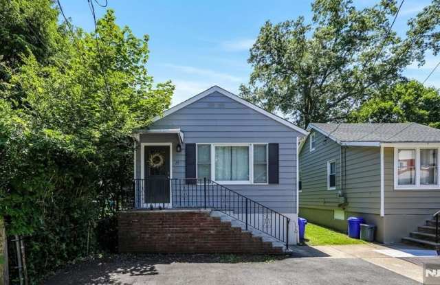 15 Grandview Avenue Gallery 2