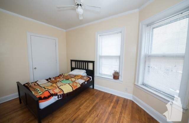 1154 West Lunt Avenue Gallery 4