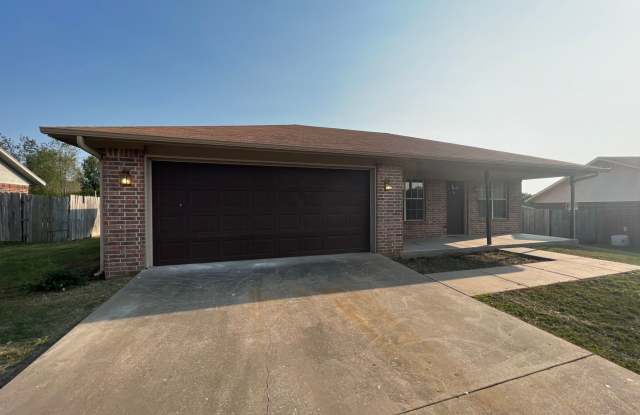 3 bed 2 Bath House, 2 Car Garage, Large Utility Building. - 3810 Jacob Court, Van Buren, AR 72956 3 bed 2 Bath House, 2 Car Garage, Large Utility Building. - 3810 Jacob Court, Van Buren, AR 72956