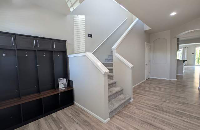 HUGE House in Lake Stevens School District with Office & Bonus Room Gallery 3