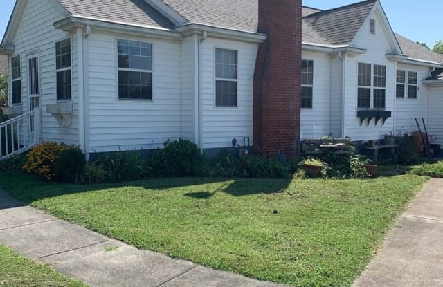 320 Waller Avenue - 320 Waller Avenue, Maryville, TN 37803