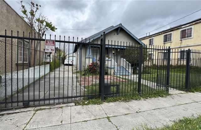 10621 Wilmington Avenue photos photos
