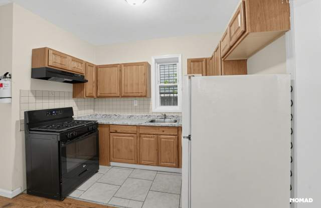 Charming 4BR Duplex in Newark Gallery 3