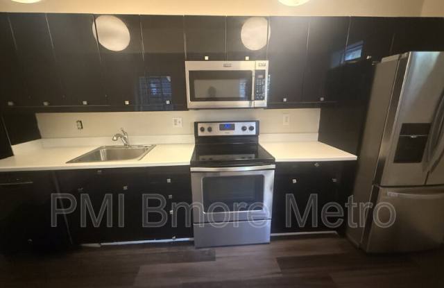 906 W Lombard Gallery 4