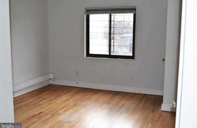 2102 D STREET NE Gallery 4