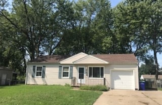 410 Southwest Highland Street - 410 Southwest Highland Street, Lee's Summit, MO 64063
