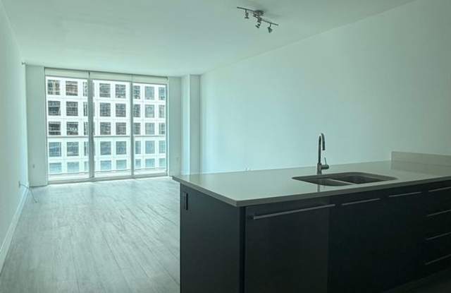 Spacious 1BR with Large Balcony & City/Bay Views at 500 Brickell Gallery 3