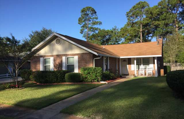 912 Spruce Court photos photos