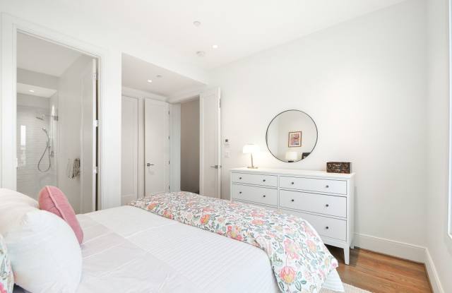 Beautiful 2 Bed, 2.5 Bath Home in Capitol Hill | Private Deck, Modern Kitchen & In-Unit Laundry! Gallery 4