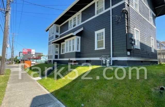 2 Bedroom Duplex with Additional Storage- Small Pets Allowed! Gallery 1