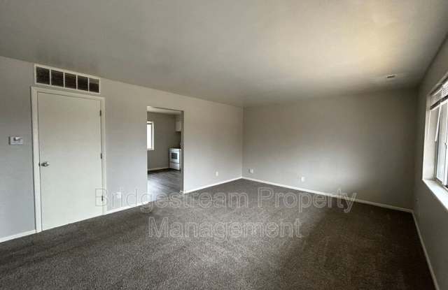 7837 N Main Street Gallery 1