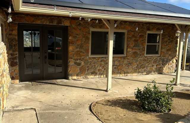 2 bedroom/1 bath house, Available Now! Gallery 3