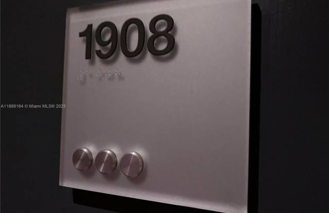 500 Brickell Ave photos photos